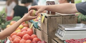 buying at farmers market