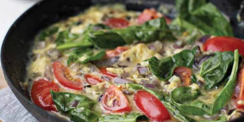 Frittata_TheKetogenicKitchen A cast iron skillet with a tomato and spinach frittata