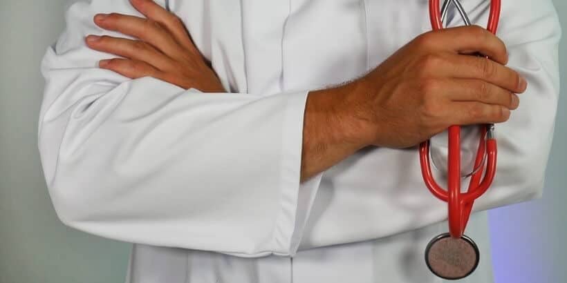 curable_doctor_bannersnack doctor with stethoscope